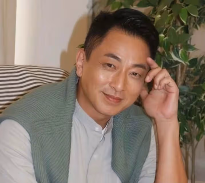 香港男星張松枝回巢TVB,空降《刑偵12》劇組,自曝工作少收入低