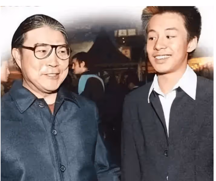 霍啟剛三兄弟罕見同框,36歲的霍啟仁帥翻天!誰的穿衣風格暴露了兄弟間的秘密