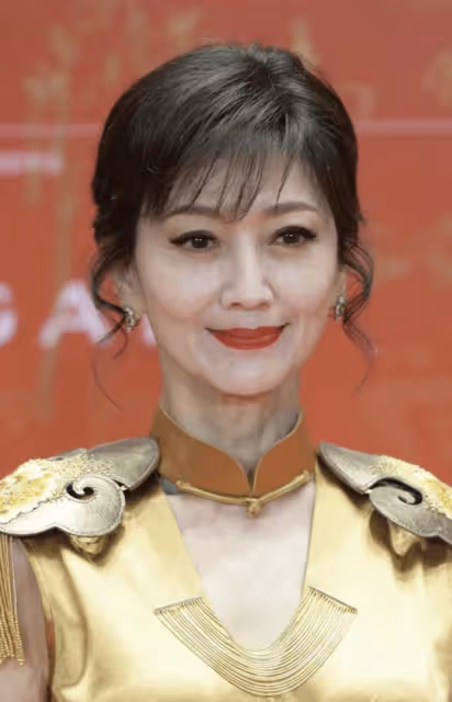 60歲葉童終究贏了趙雅芝,穿緊身衣毫無贅肉,腰臀比簡直逆天!