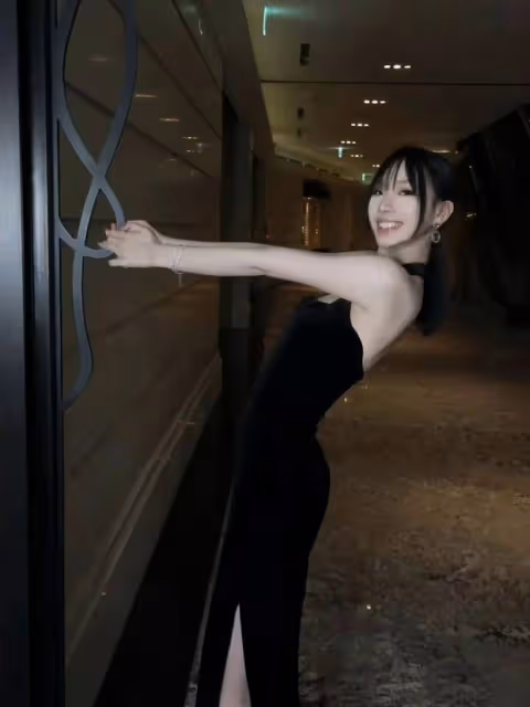 小S大女兒Elly拍高中畢業照,和媽媽合影仿佛姐妹