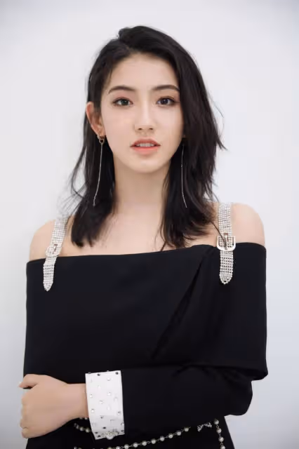 《制暴》新疆美女新人伊米娜太驚艷!魔鬼身材性感火辣