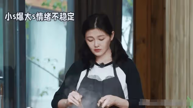 女網友親自實驗大S把尿梗,直言:難度大,灣灣博主直播間笑瘋了!