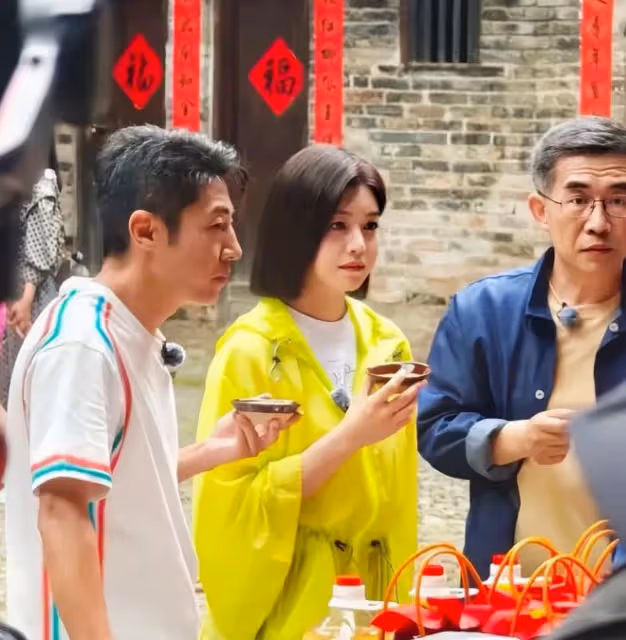 撒貝寧陳妍希意外同框,龍舟競渡展現別樣風采,喜感十足