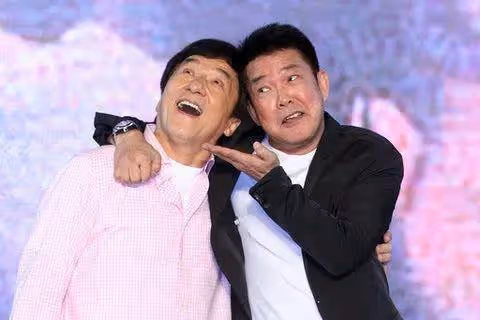 66歲港星被粉絲索簽名慘被批黑臉,霸氣回應:他們喜歡怎麼說就怎麼說