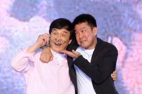 66歲港星被粉絲索簽名慘被批黑臉,霸氣回應:他們喜歡怎麼說就怎麼說