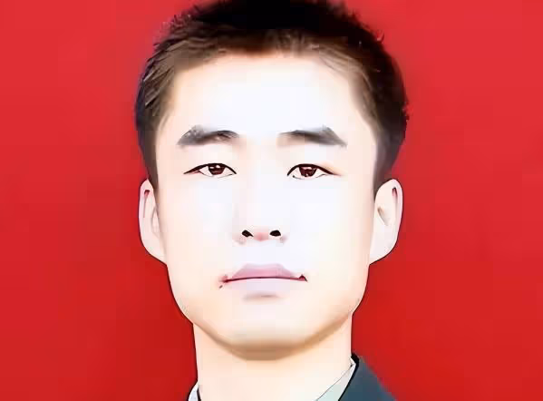 2012年二炮軍官請假未歸，上級電話詢問，女兒：爸爸救人淹死了