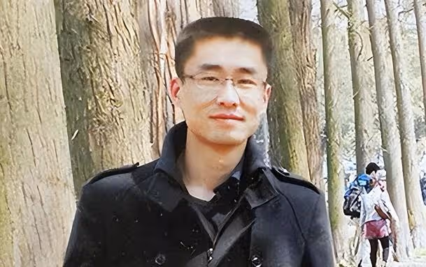 2012年二炮軍官請假未歸,上級電話詢問,女兒:爸爸救人淹死了