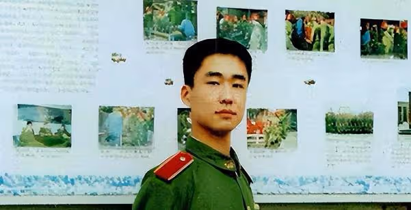 2012年二炮軍官請假未歸,上級電話詢問,女兒:爸爸救人淹死了