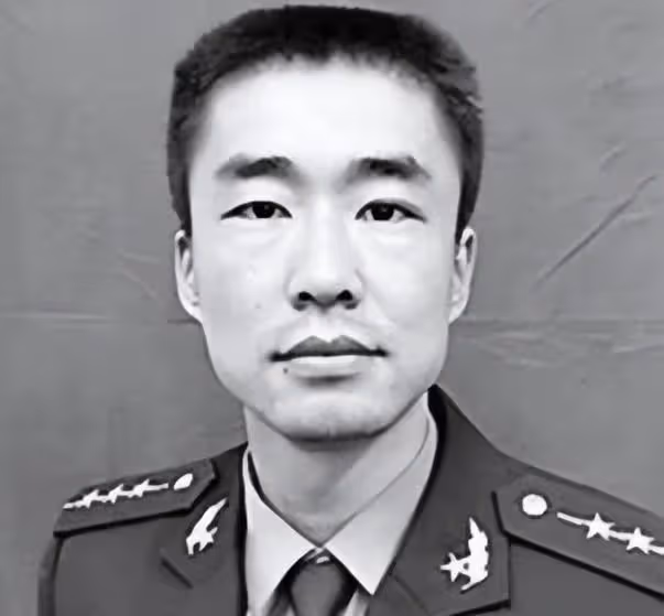 2012年二炮軍官請假未歸,上級電話詢問,女兒:爸爸救人淹死了