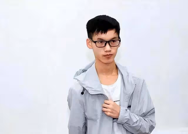 林萬東:19年高考713分,被嘲考上清華也沒用,今成國家公務員