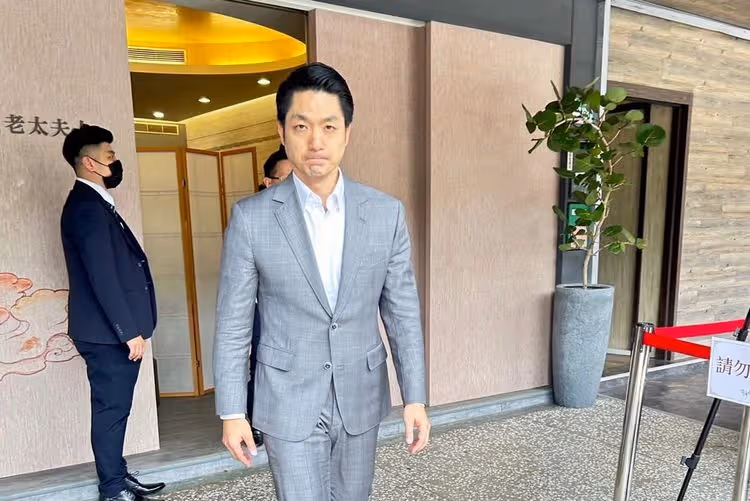 寬姐母喪｜台北市市長蔣萬安來了　邱瓈寬另一個身份曝光