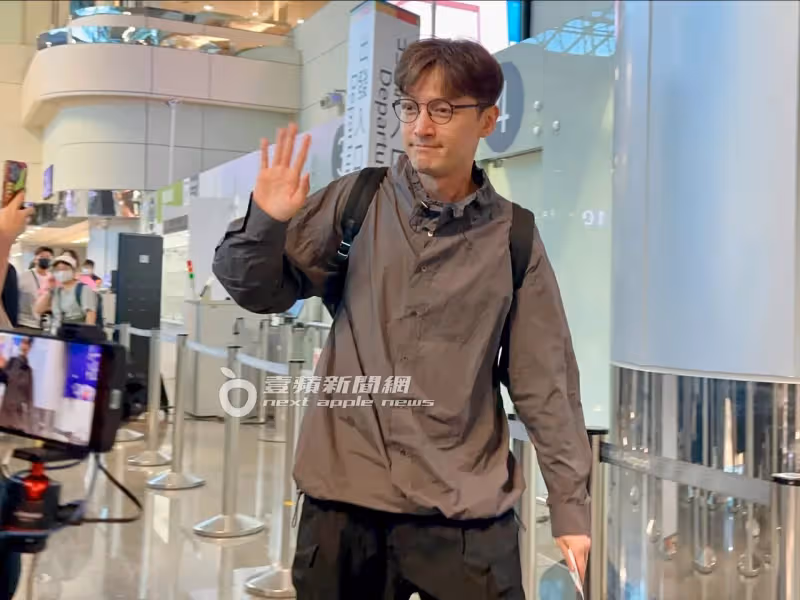 狗仔直擊｜胡歌拂曉素顏離台！19小時旋風快閃　機場簽名會寵粉