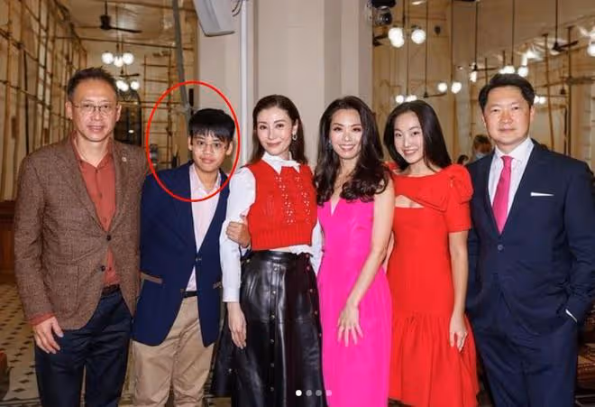 李嘉欣迎接54歲生日,曬定製禮物和狗狗,她的生活狀態很好
