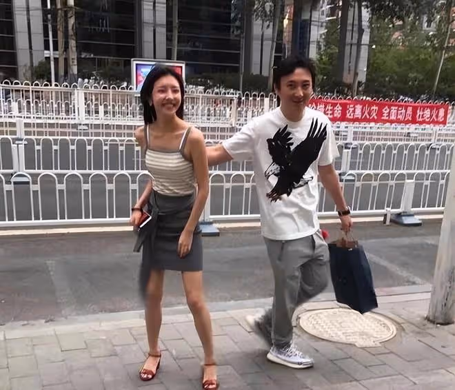 王思聰被爆有孩子後,豆得兒發文否認「打胎」,沒有強顏歡笑