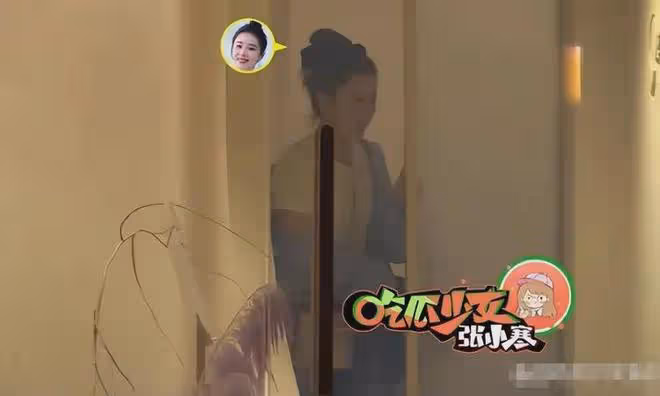 闞清子挽手未婚夫聚餐,開1500萬豪車卻租房住,求婚一年不急結婚
