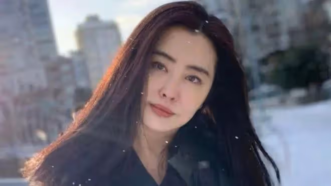 修佛港星罕見曬自拍!皮膚白滑少女味十足!戀情失敗不再結婚