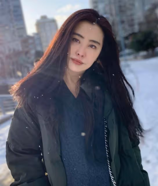 修佛港星罕見曬自拍!皮膚白滑少女味十足!戀情失敗不再結婚