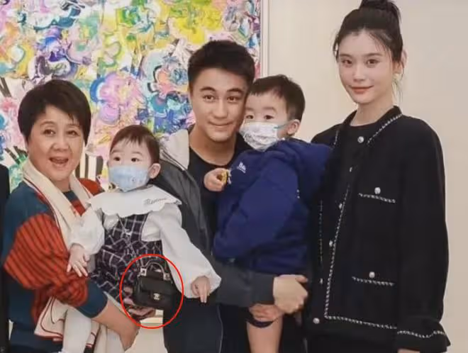 看了霍啟剛弟弟和賭王女兒曬的照片,才明白霍家和普通豪門的區別