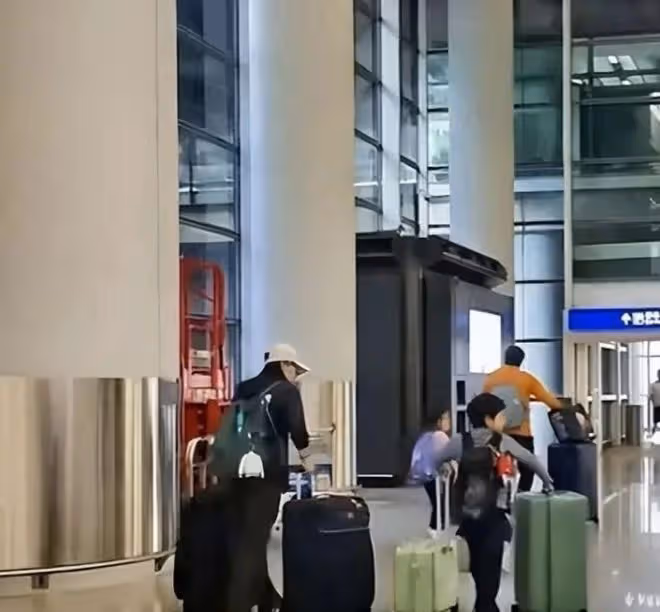 看了霍啟剛弟弟和賭王女兒曬的照片,才明白霍家和普通豪門的區別
