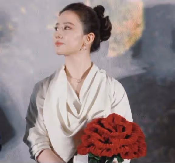 這一次,劉亦菲「油光錚亮」的大象腿,是對內娛畸形審美的反擊
