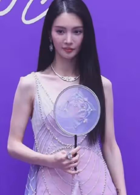 這一次,劉亦菲「油光錚亮」的大象腿,是對內娛畸形審美的反擊