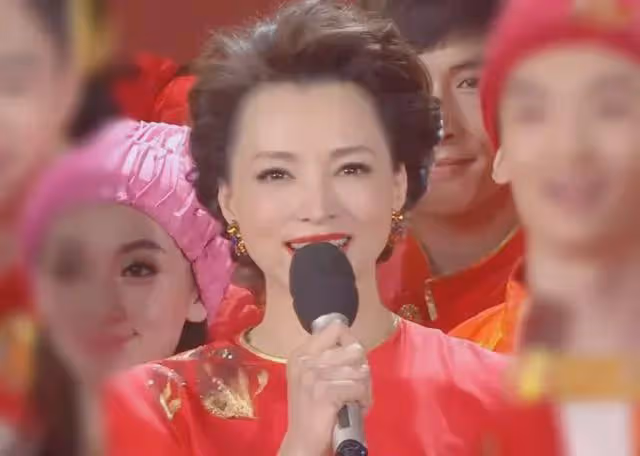 50歲董卿跌下神壇,她到底做錯了什麼?