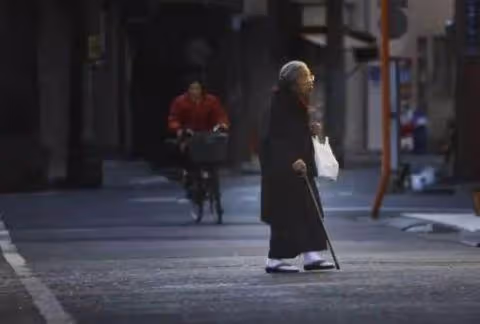 2019年,日本70歲兒媳勒死96歲婆婆後服藥自殺:我只想睡個好覺