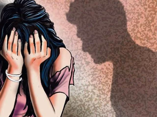 回顧:女老師被校長侵占,為復仇勾引校長兒子,結果父子反目