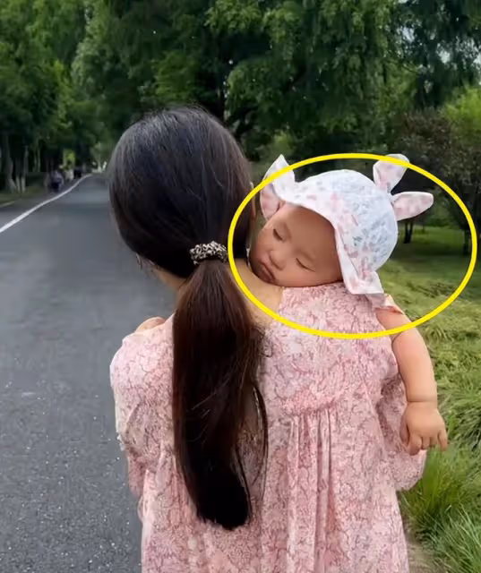 黃一鳴被曝生活拮据:給女兒穿20塊衣服,王思聰帶4美女逛街!