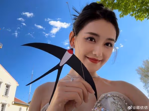 《墨雨雲間》正妹神醫是AI換臉!蔣依依演的變趙晴…網:難怪演技好