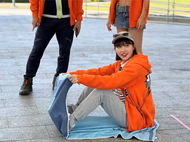 黃鴻升去世4年,女友一直不敢談戀愛,保持單身到墓地探望