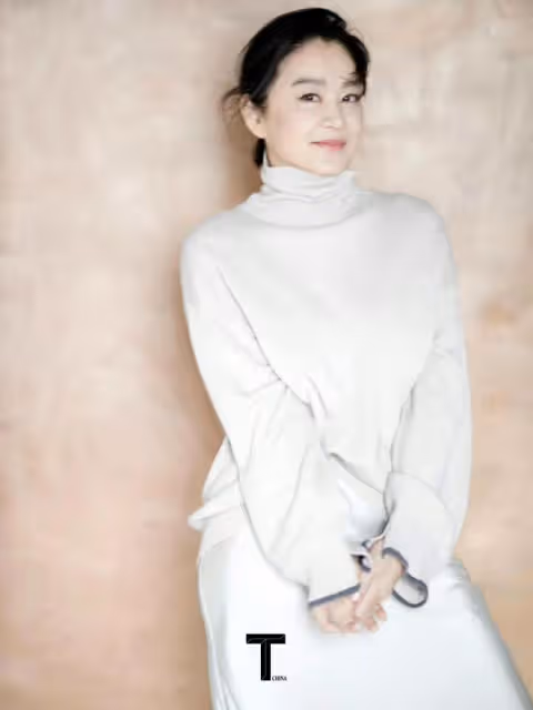 68歲林青霞瘦了！新大片穿中國紅旺夫臉美到開掛，氣場全開超驚艷