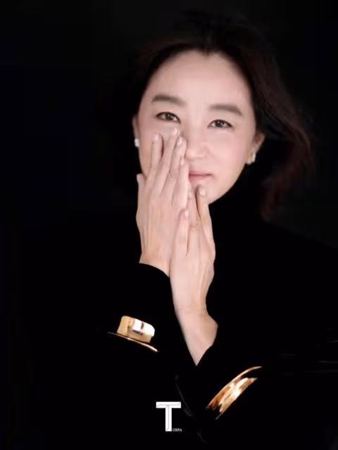 68歲林青霞瘦了！新大片穿中國紅旺夫臉美到開掛，氣場全開超驚艷