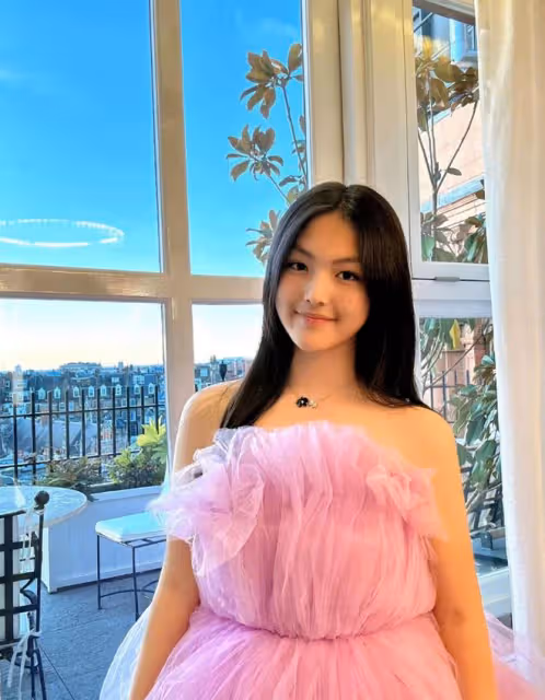 王詩齡國外公主生活真讓人羨慕！穿粉紗裙高調秀美貌，瘦了變天仙