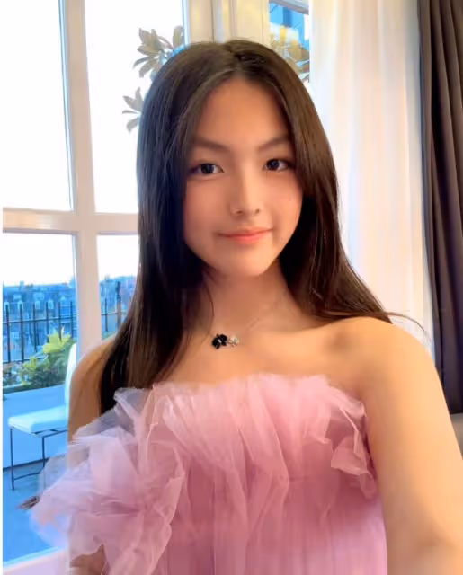 王詩齡國外公主生活真讓人羨慕！穿粉紗裙高調秀美貌，瘦了變天仙