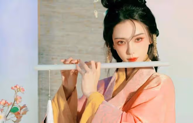 楊穎參加線下活動，「排骨胸」搶鏡，處境尷尬體現了世態炎涼