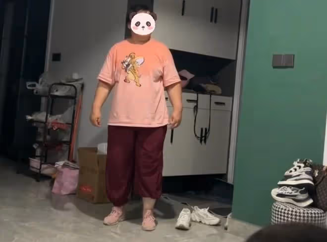 婆婆滿頭大汗回家,看到兒媳正吹著冷風看電視,黑著臉直接關空調