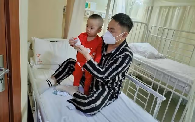 2021年,黑龍江夫妻借22萬做試管生下雙胞胎,一年後,噩夢發生了