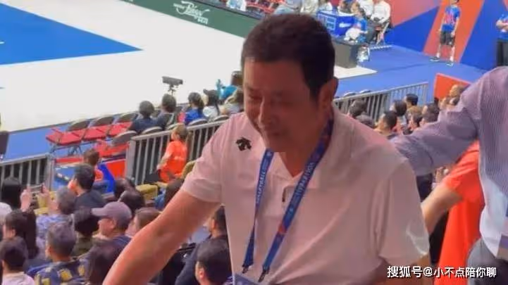 抵達香港，陳忠和取代蔡斌？曝蔡斌助教離隊，名記透露最新情況