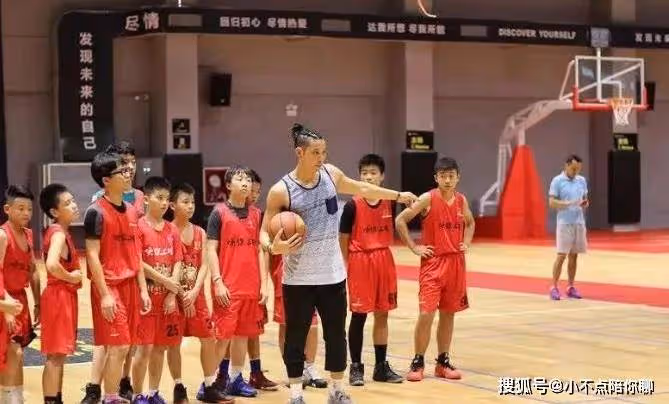 11時，林書豪重返北京，一年合同，薪水曝光，翟小川期待