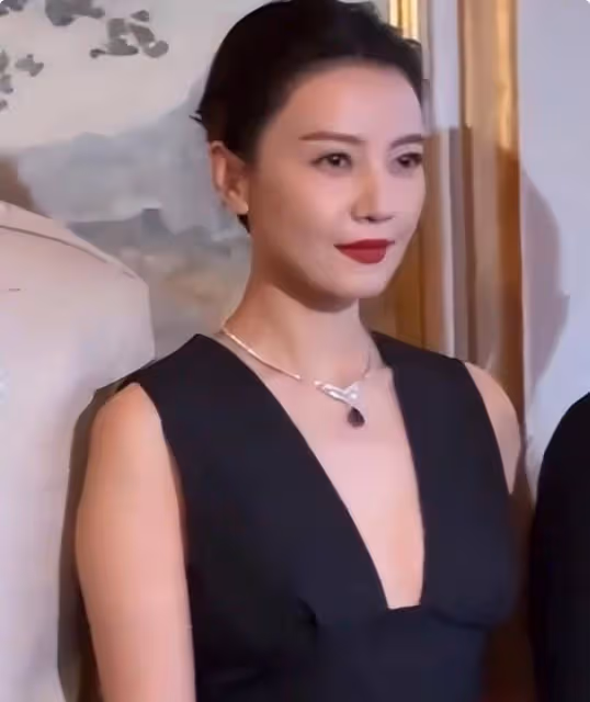 看了42歲宋慧喬和44歲高圓圓同框,我才知道「肉感」有多重要!