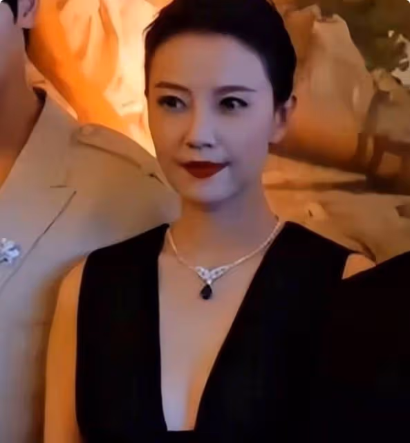 看了42歲宋慧喬和44歲高圓圓同框,我才知道「肉感」有多重要!