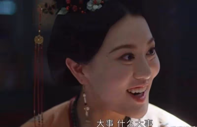 明明年齡更小,卻要喊大7歲女演員叫「女兒」,撕開內娛遮羞布