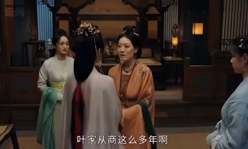 明明年齡更小,卻要喊大7歲女演員叫「女兒」,撕開內娛遮羞布