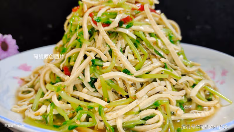 夏天這菜敞開吃,3塊一把的「菜中人參」!隨手一拌,拌出一口鮮爽、滿口嫩
