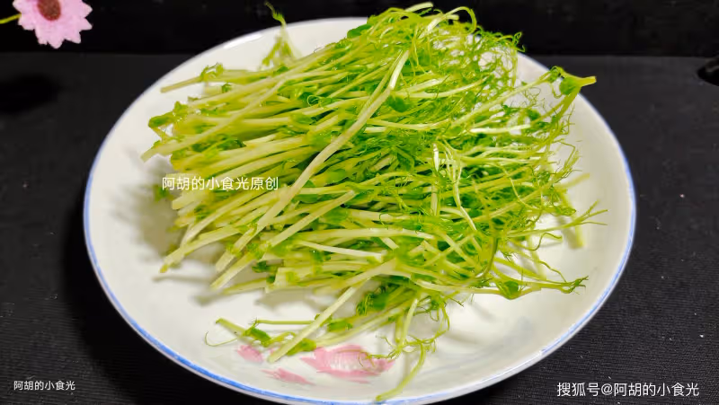 夏天這菜敞開吃,3塊一把的「菜中人參」!隨手一拌,拌出一口鮮爽、滿口嫩