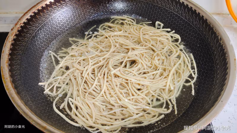 夏天這菜敞開吃,3塊一把的「菜中人參」!隨手一拌,拌出一口鮮爽、滿口嫩