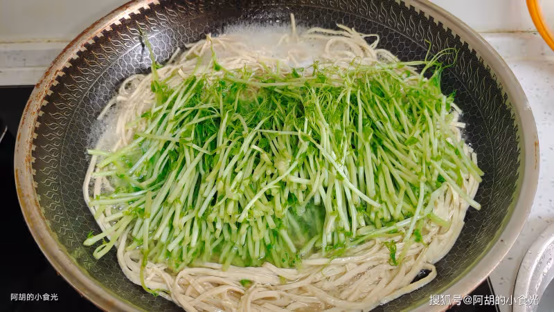 夏天這菜敞開吃,3塊一把的「菜中人參」!隨手一拌,拌出一口鮮爽、滿口嫩