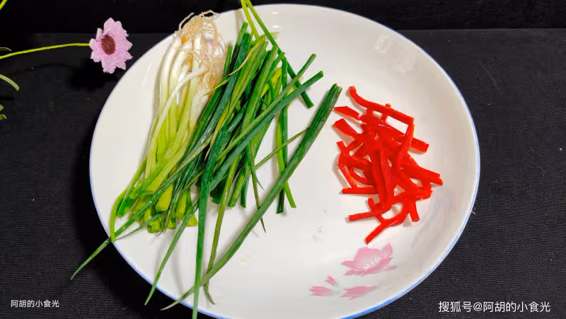 夏天這菜敞開吃,3塊一把的「菜中人參」!隨手一拌,拌出一口鮮爽、滿口嫩