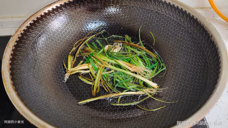 夏天這菜敞開吃,3塊一把的「菜中人參」!隨手一拌,拌出一口鮮爽、滿口嫩